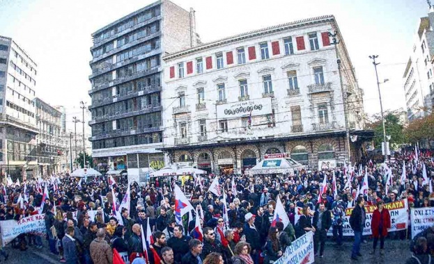 Около 20 хиляди души протестираха в Атина и близо 8