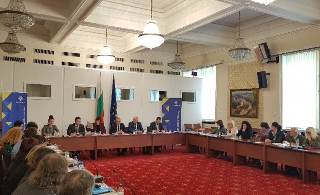 Народни представители от ПГ на „БСП за България организираха кръгла