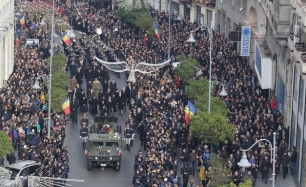Десетки хиляди румънци и голям брой европейски монарси и благородници