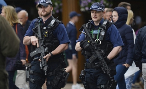 Британската полиция арестува четирима души заподозрени за организирането на терористични