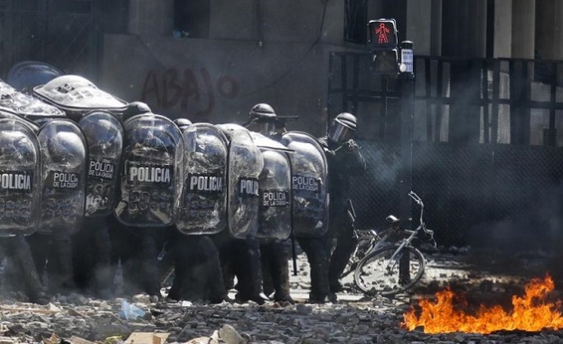 До напрежението се стигна след като стотици излязоха по улиците