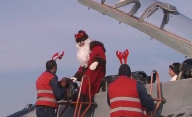 Дядо Коледа пристигна у нас с изтребител МиГ 29 Той