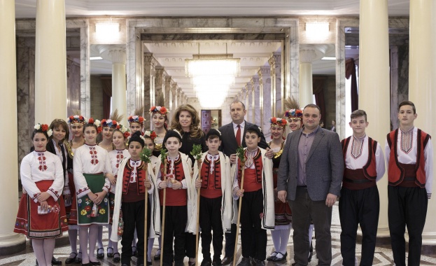 Танцов състав Веселие от с Катуница представи пред президента и