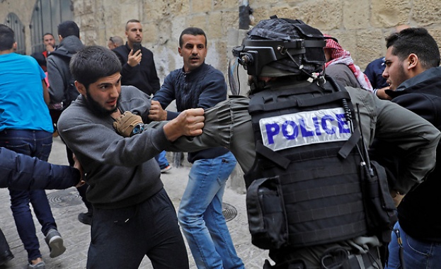 Двама палестинци са убити в петък по време на сблъсъци