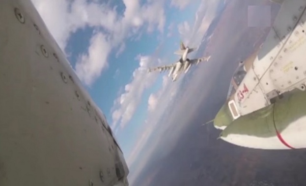 Руски военни пилоти си спретнаха битка в небето над централния