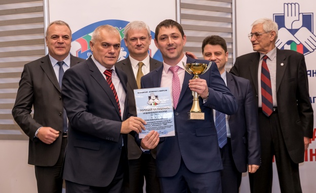 На тържествена церемония Полицай на годината бяха отличени полицаи и