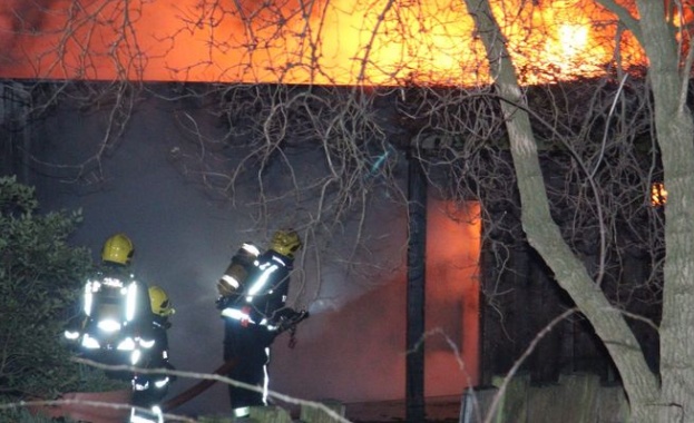 15 души загинаха при пожар тази нощ в многоетажна сграда