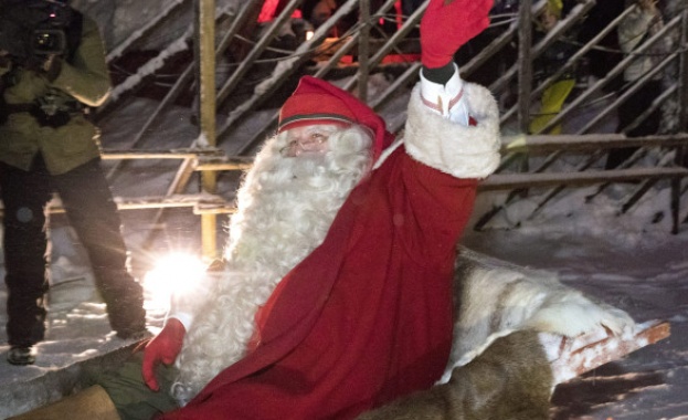 Дядо Коледа тръгна по света с шейната си В най вълнуващата