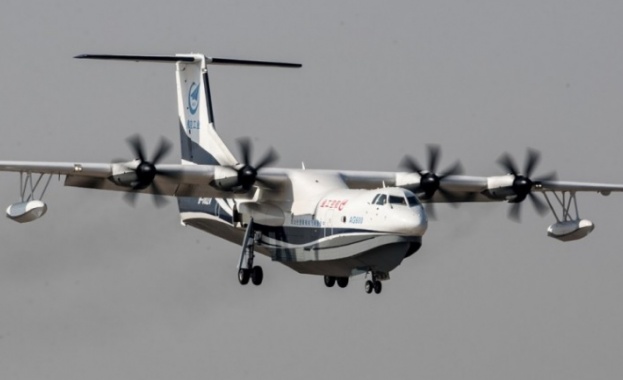 Успешен първи тестов полет извърши най големият хидроплан в света съобщава