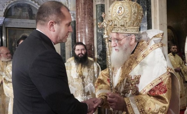 Президентът Румен Радев присъства на Рождественската света литургия в катедралния