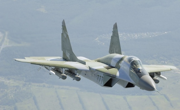 Няколко американски компании купуват руски или съветски военни самолети, особено