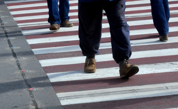 Интелигентни пешеходни пътеки общо 25 на брой ще гарантират
