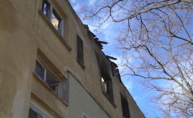 Без дом останаха 12 семейства след голям пожар в блок
