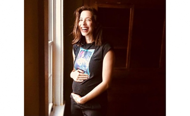 Актрисата Ребека Хол очаква първото си дете от съпруга си