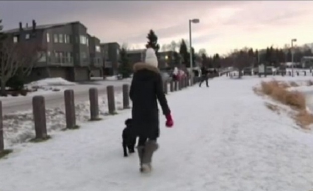 Докато Съединените щати са сковани от студ и лед жителите