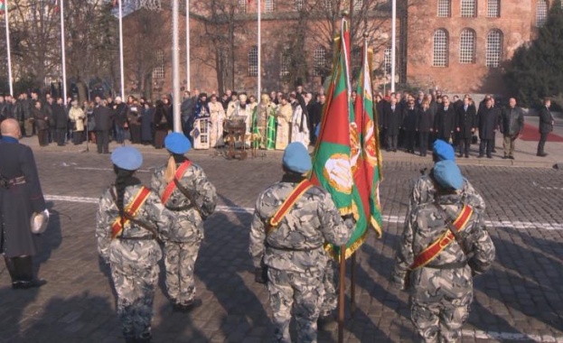 Президентът Румен Радев вицепремиерът и министър на отбраната Красимир Каракачанов