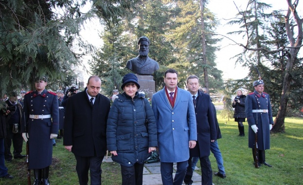 Ботев ни завеща идеалите си въпросът е дали ние днес