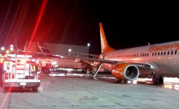 Два самолета се сблъскаха на писта на международното летище в