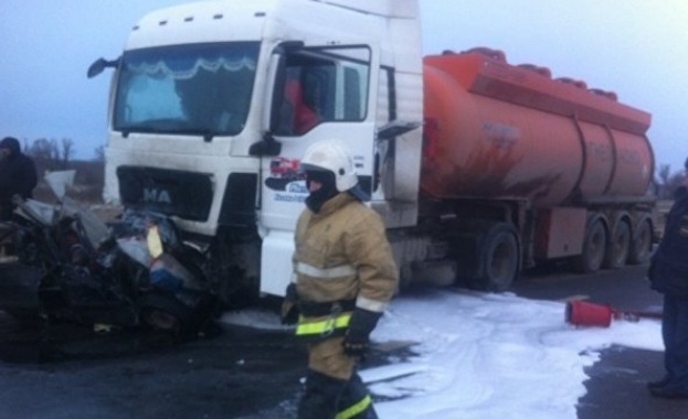 Тежка катастрофа отне живота на петима души и създаде транспортен