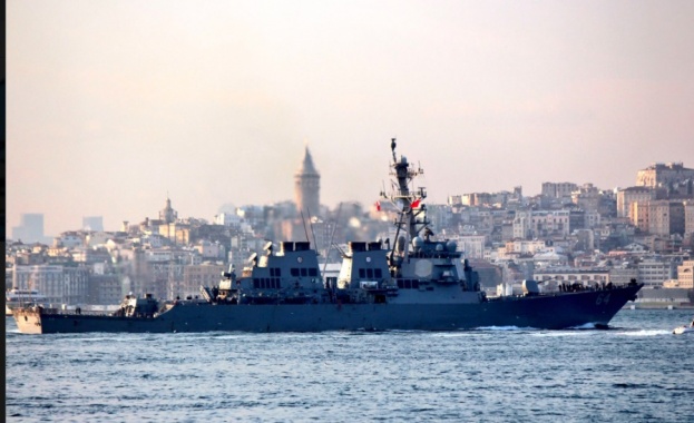 Американският разрушител USS Carney е първият кораб на американския флот