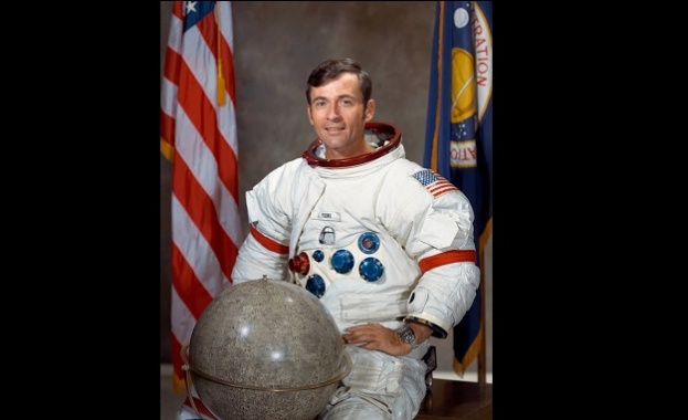 Американският астронавт Джон Йънг летял два пъти до Луната почина