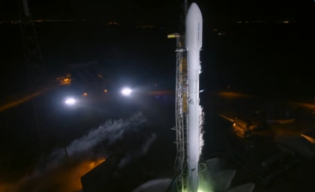 Компанията Спейс Екс изстреля космически апарат в рамките на секретна