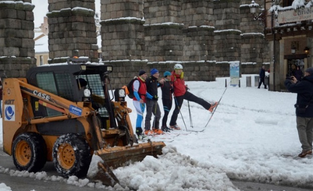 Лошо време скова части от Испания Заради обилен снеговалеж повече