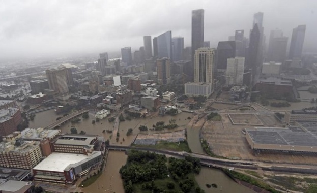 Щети за милиарди долари са нанесли природните бедствия в САЩ