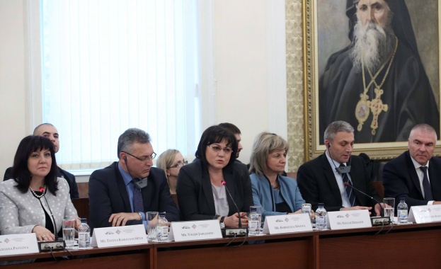 Корнелия Нинова към еврокомисарите: Нашият народ е достоен за уважение Корнелия Нинова към еврокомисарите: Нашият народ е достоен за уважение
