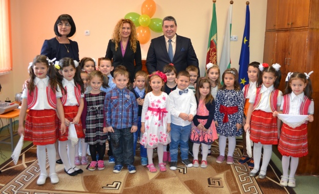 Модернизираме професионалните гимназии които разкриват и поддържат специалности с най голяма