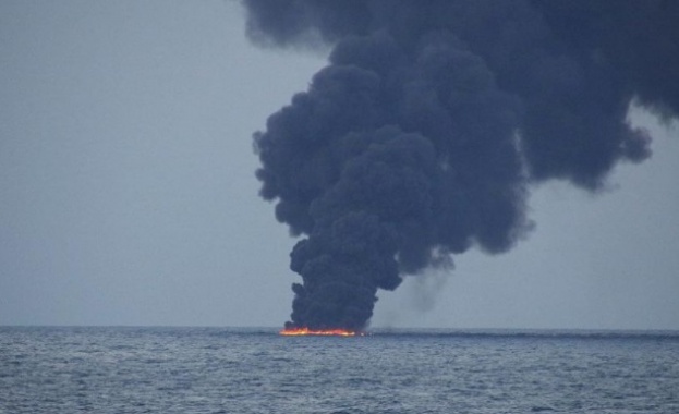 Китайски кораби са били изпратени да почистват огромния петролен разлив,