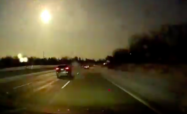 Голямо огнено кълбо прикова погледите на всички по наблюдателни в американския