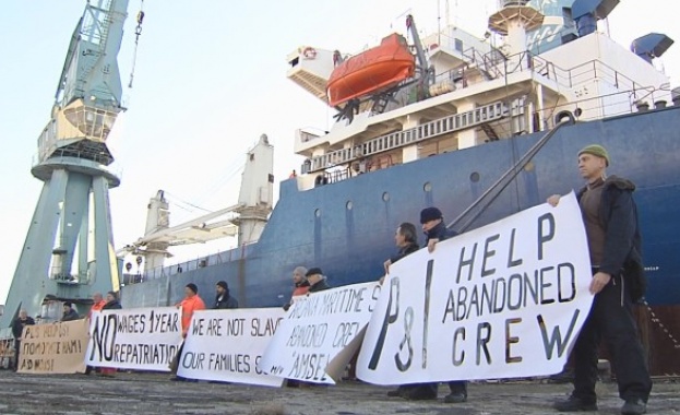 Помогнете на изоставения екипаж Ние не сме роби семействата ни