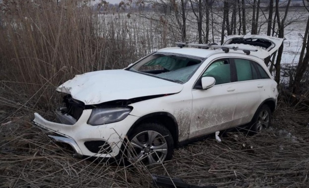 Четирима души са пострадали при катастрофа на пътя Добринище Банско съобщава