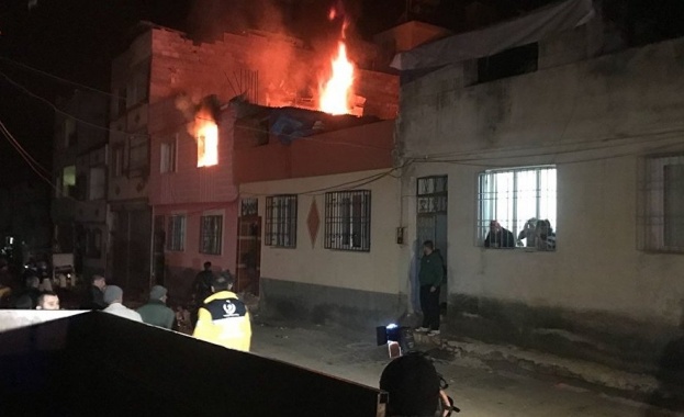 Един човек е ранен след като 4 ракети бяха изстреляни