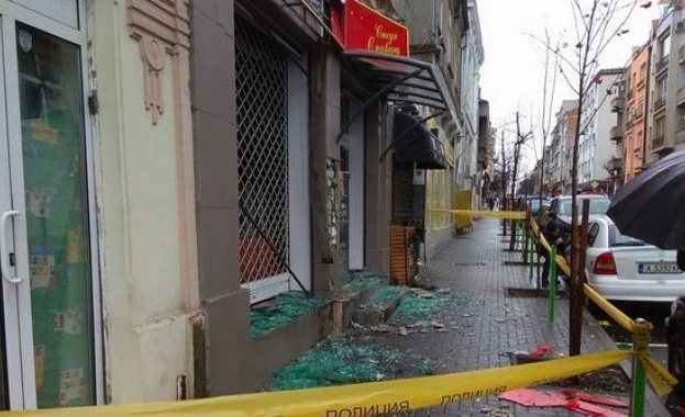Взривно устройство изпотроши златарско ателие в центъра на Бургас съобщава