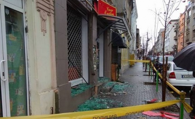 Взривно устройство изпотроши златарско ателие в центъра на Бургас съобщава
