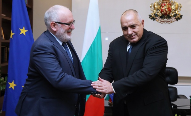 Министър председателят Бойко Борисов разговаря със заместник председателя на Европейската комисия Франс