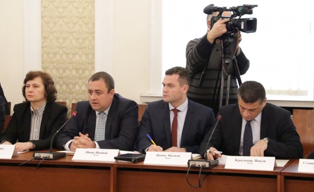 От наличната информация която ние смятаме за достоверна можем да