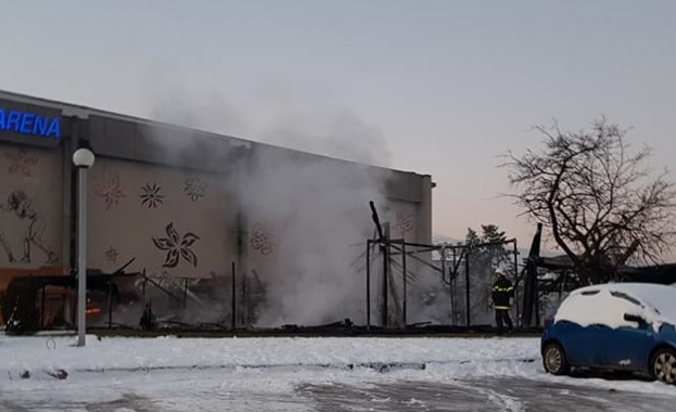 Заведение в София изгоря до основи в ранните часове на