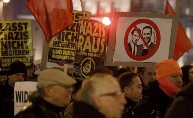 Нощ на протести срещу крайнодесните партии във Виена Най малко 8000