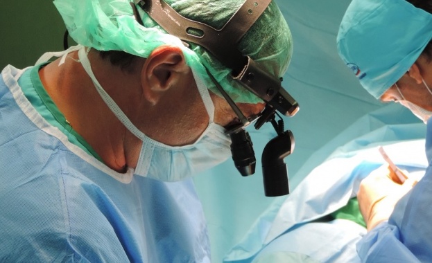 След намесата на опитни хирурзи е спасен от ампутация кракът