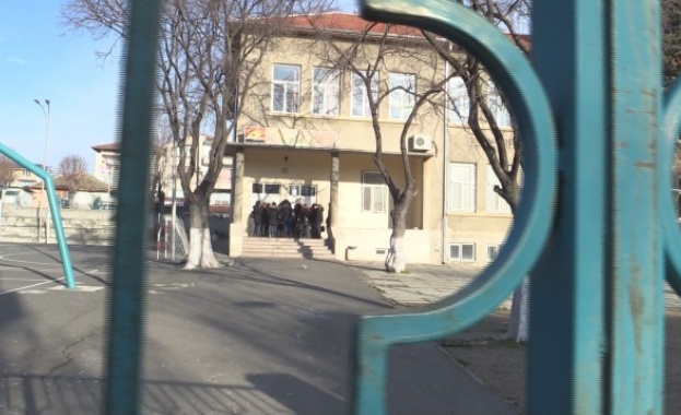 В Царево изключиха ученика посегнал на учител по време на