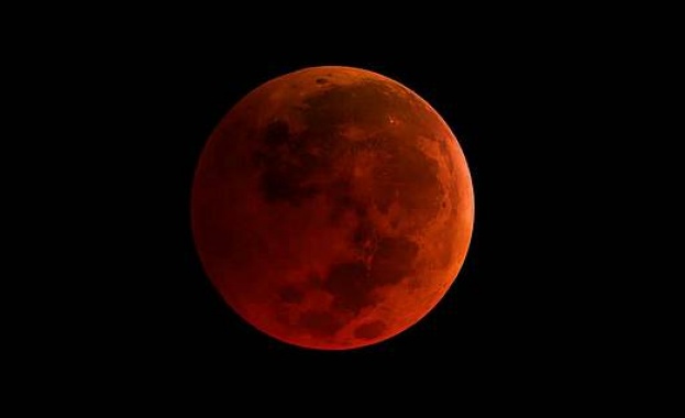 Три лунни явления ни очакват през днешния ден Астрономическото шоу