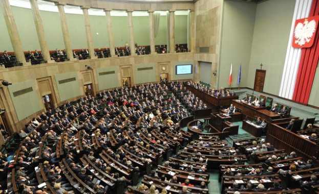 Полският Сенат одобри в сряда вечерта спорен проектозакон за Холокоста