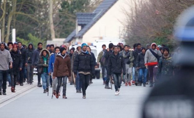 Полицейски подкрепления пристигат в северния френски пристанищен град Кале след