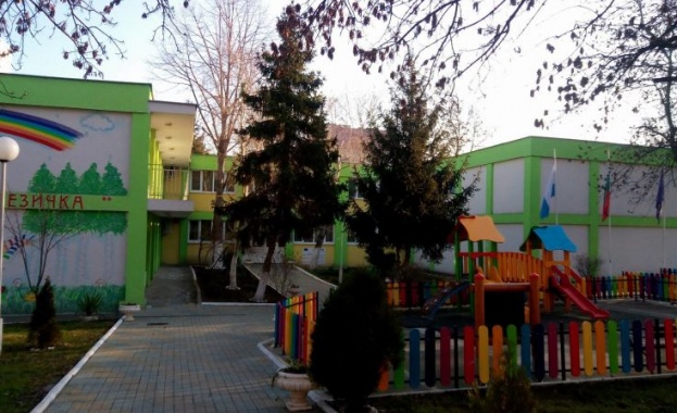 Нов директор нови учители и видеонаблюдение от понеделник в детската