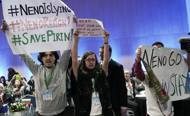 Екоактивисти поискаха оставката на министъра на околната среда и водите