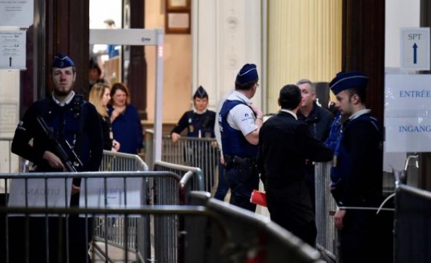 Под засилена охрана единственият оцелял нападател от терористичния акт в