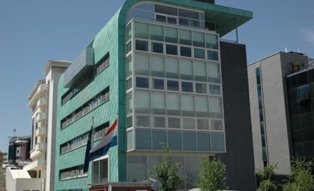 Кралство Нидерландия обяви че изтегля своя посланик от Анкара и